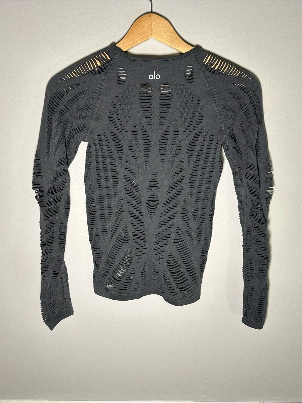 ALO Yoga Vixen Fitted Long-Sleeve Athletic Top Small